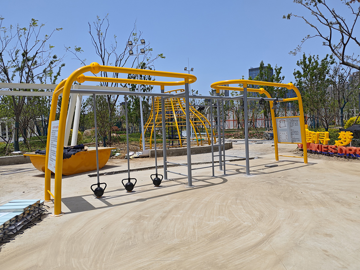 秋千設(shè)備廠家