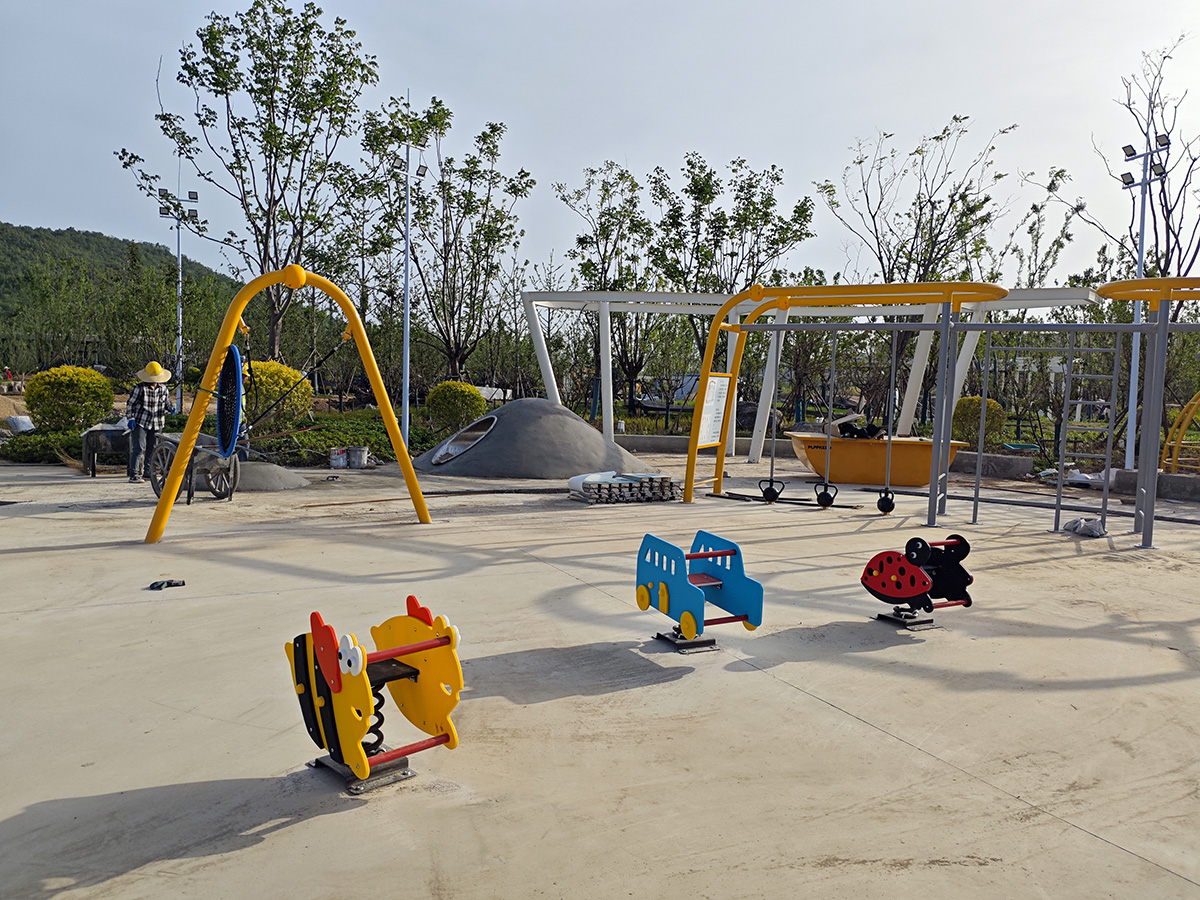 兒童搖搖馬設(shè)備