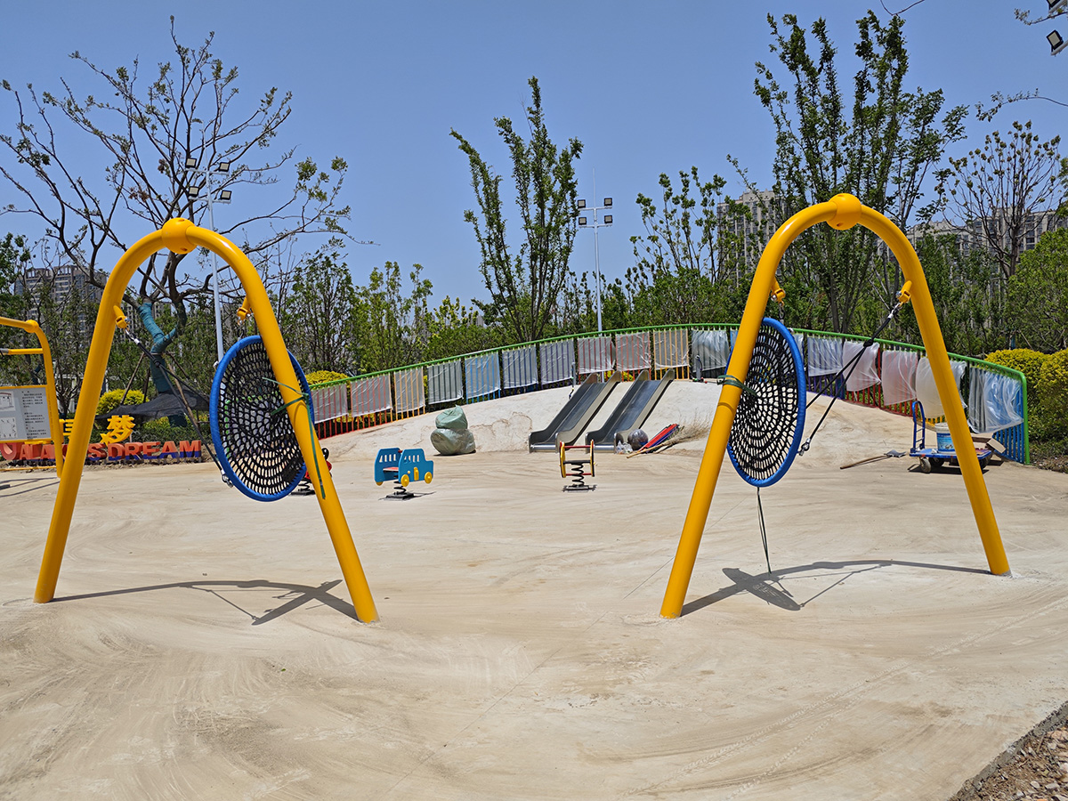 戶外秋千設(shè)備廠家