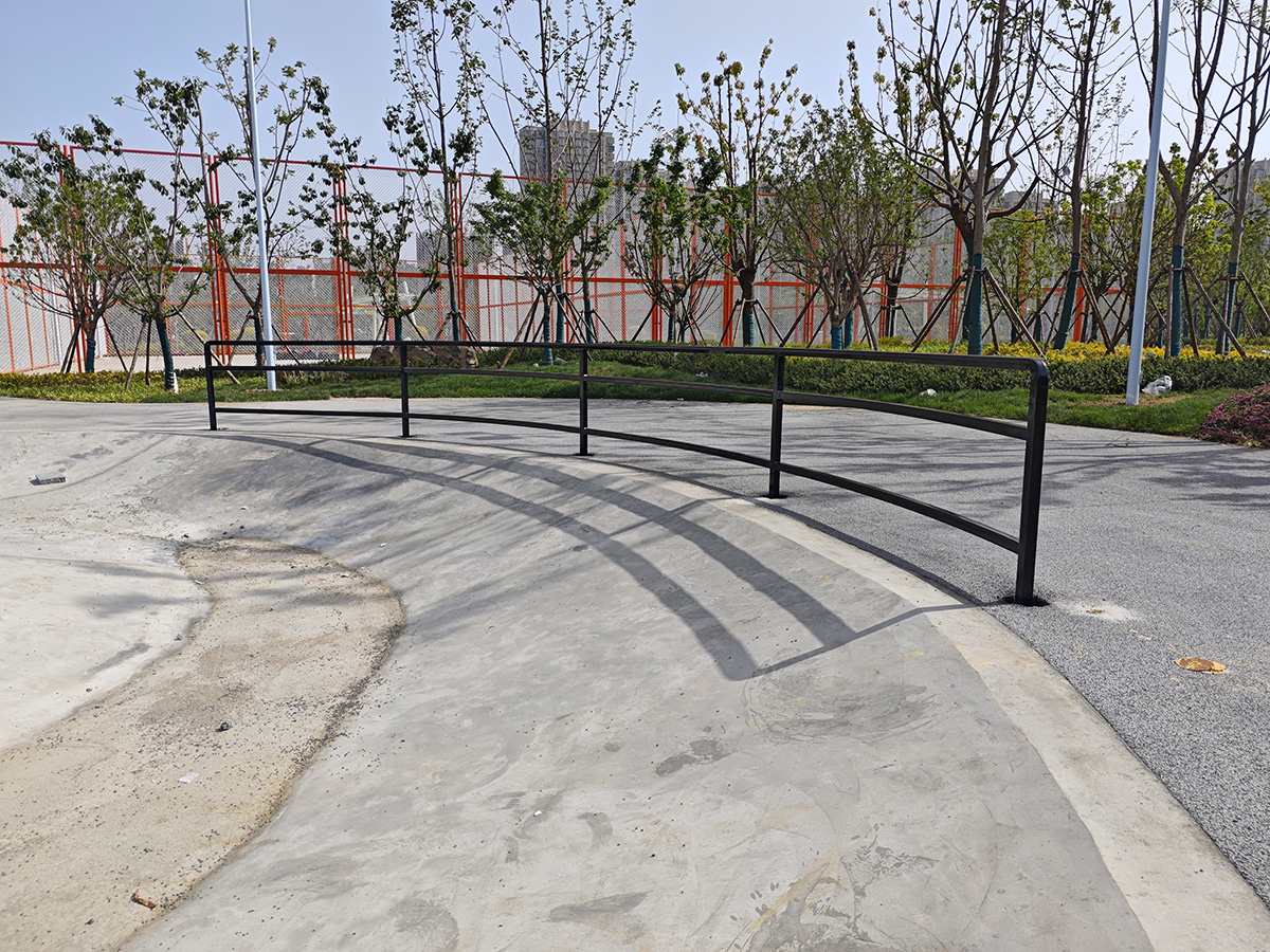 戶外欄桿設(shè)備焊接